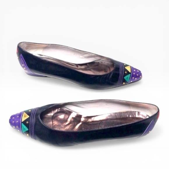 MARGARET JERROLD Vintage black pumps with Red Green Gold Accents & Gold Studs 9 - Picture 2 of 8